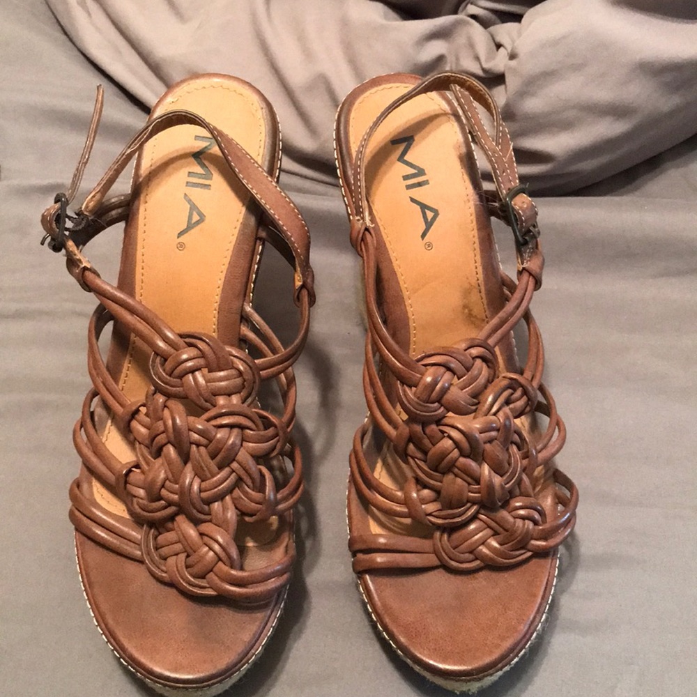 Mia wedges